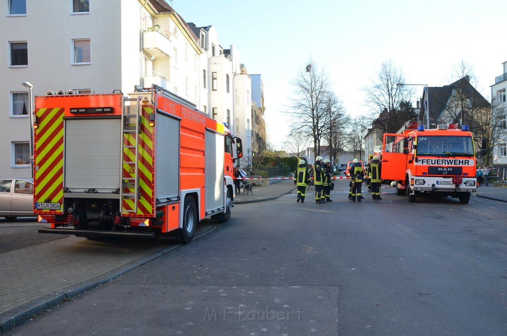 Gasaustritt 2 Koeln Ehrenfeld Lindenbornstr P39.JPG - Miklos Laubert